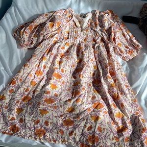 Adorable floral puff sleeve dress